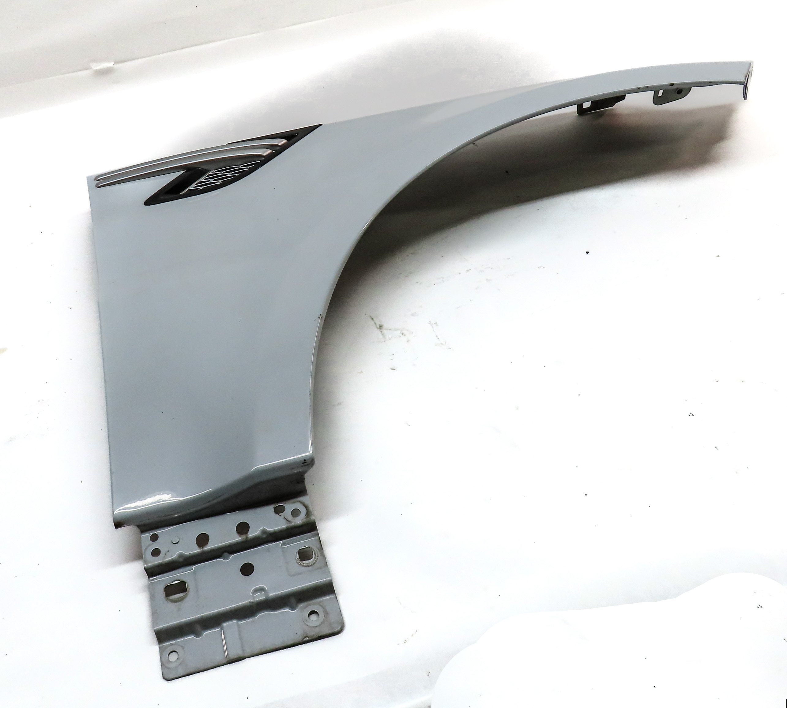 2014-2017 RANGE ROVER SPORT (L494) FRONT RIGHT PASSENGER FENDER (White) — exact item pictured